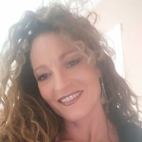 Meet your Posher, Elizabeth - Picture 1 of 1